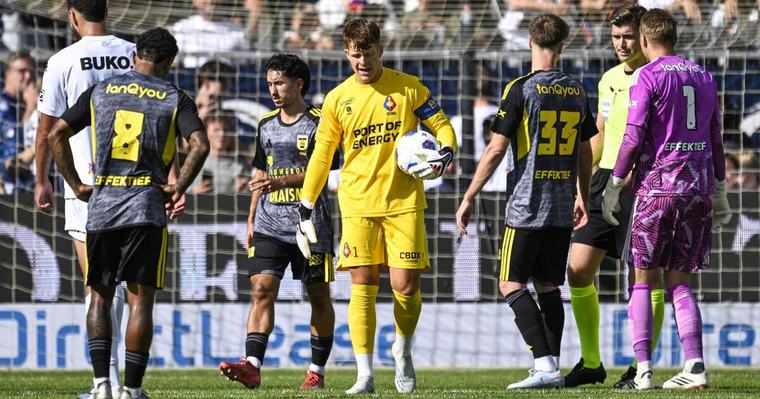 Tief in der Nachspielzeit Torwart schnürt Doppelpack und sichert seinem Team einen Punkt