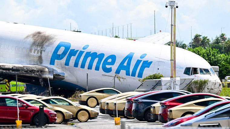 Miami (USA) Unglück von Amazon-Flugzeug: Todesopfer sassen in Kleinbus 12 5
