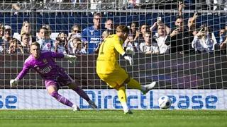 In der Eredivisie – Wahnsinn vom Penaltypunkt: Koeman-Sohn schnürt Torwart-Doppelpack