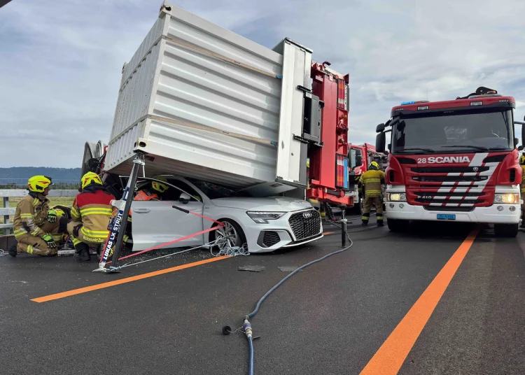 Hünenberg ZG: Frau bei Unfall auf A4 schwer verletzt