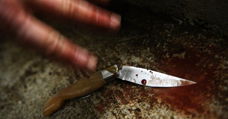 LIVE   Accoltella il marito al volto, ma lui non la denuncia Arrestata una 42enne che dopo il ferimento se n’era andata in vacanza all’estero, per poi essere arrestata al rientro Articoli correlati:
