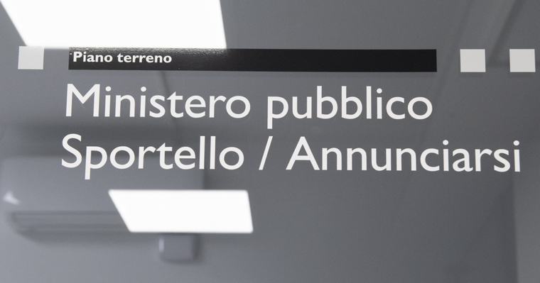 laR+   LIVE   TICINO ‘Su consiglieri di Stato e membri dell'organizzazione giudiziaria indaghi un procuratore supplente’ 2 gior Articoli correlati: