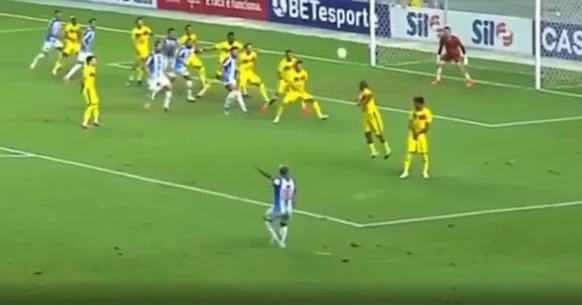 Reingezwirbelt – Roberto-Carlos-Vibes in Brasiliens dritter Liga