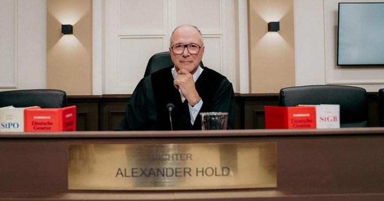 TV-Comeback von "Richter Alexander Hold": Sat.1 verkündet Drehstart 13:17 Uhr