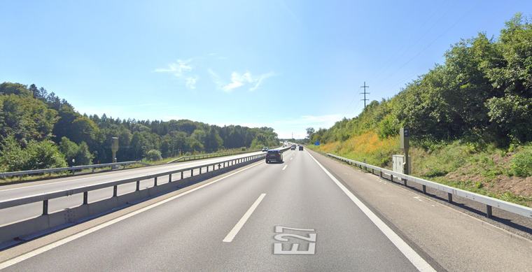 Mit einem Mietauto: 23-jähriger Amerikaner rast mit 251 km/h über Freiburger Autobahn
