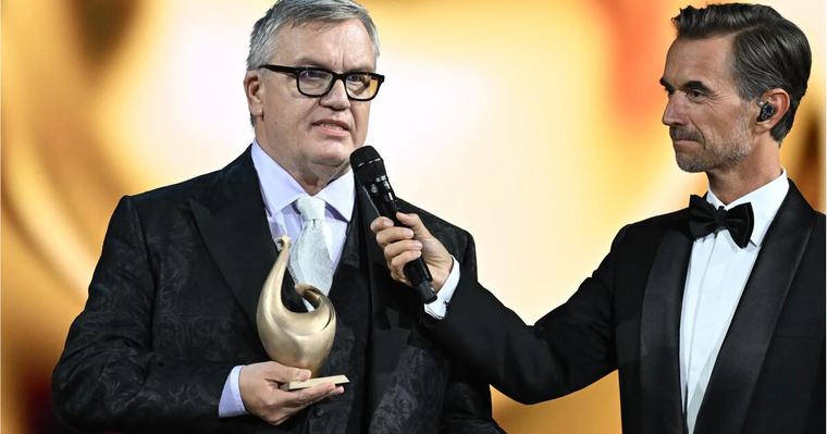 Goldene Henne 2026 Kerkeling wendet sich vor Landtagswahl direkt an die Wähler 0:46 Min.
