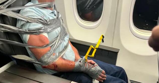 Rassismus und Gewalt Passagier rastet im Flugzeug aus – Mitreisende kleben ihn am Sitz fest
