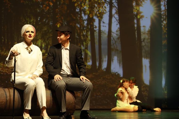 Beim Basler «Besuch der alten Dame» erweist sich der Gehstock als Bremsklotz
