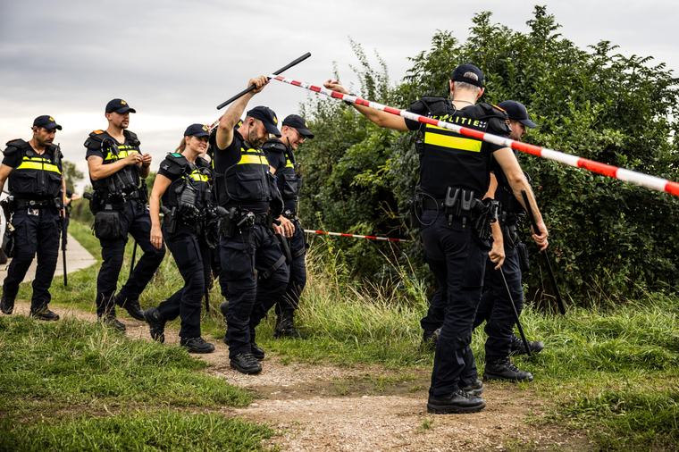 Konflikt von Drogenbanden: 32 Mordverdächtige nach Attacke in niederländischem Dorf
