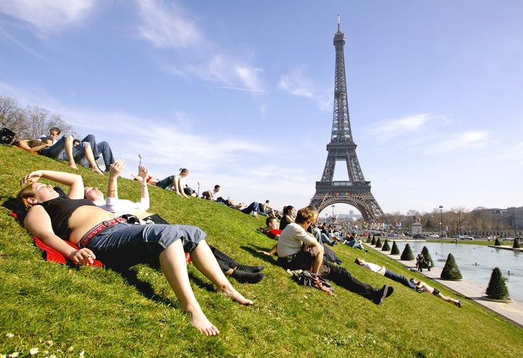 Skandal in Paris: Kein Zutritt für Mitarbeiterinnen: Eiffelturm-Vorfall löst Proteststurm aus