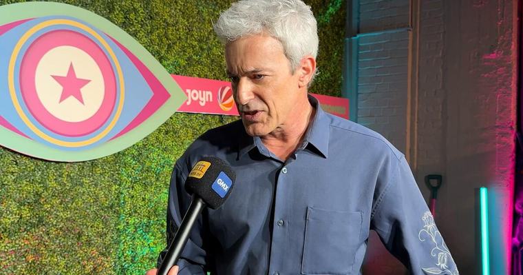 Gedeon Burkhard über seine offene Beziehung: "Wir waren etwas naiv" 13:50 Uhr