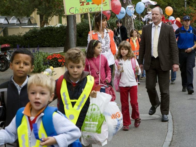 Knapp die Hälfte der Eltern schätzt den Schulweg als gefährlich ein